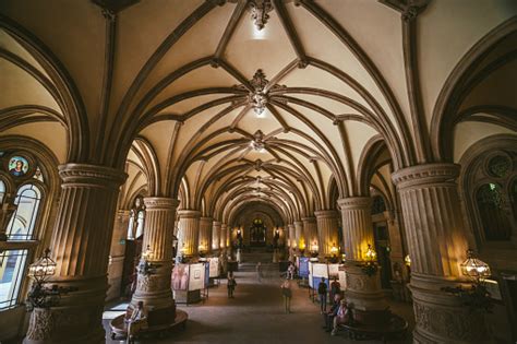 Inside the city Hall of hamburg – free photo on Barnimages