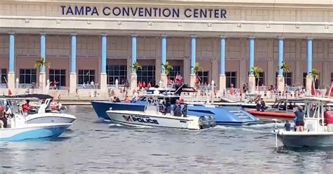 Tom Brady Pulls Up To Buccaneers Super Bowl Parade In His $2M Yacht (VIDEO)