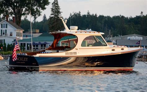 Hinckley 36 Picnic Boat | Boat building, Power boats, Hinckley yachts