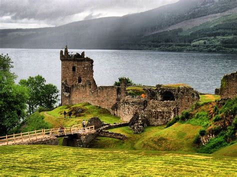 Urquhart Castle, Loch Ness | Urquhart Castle sits beside Loc… | Flickr