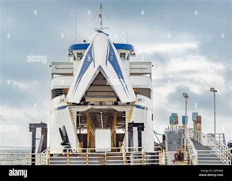 Head on shot of the Cross Sound Ferry in dock in Orient, NY Stock Photo - Alamy