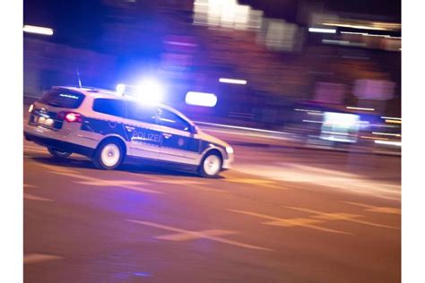 Polizei bringt Eltern mit Kleinkind mit Blaulicht in Klinik