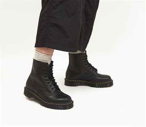 Dr. Martens Bex 8 Eye Boots Black - Ankle Boots