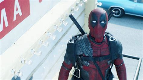 A new set of photos gives fans a first look at Deadpool three - Game ...