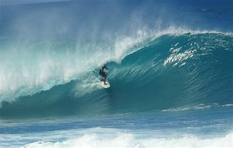 Unveiling the Magic of Banzai Pipeline: Waves, Weather, and Champions — North Shore Airport Rides