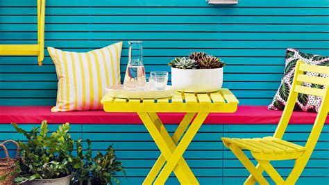 How To Paint Your Outdoor Furniture | Dulux