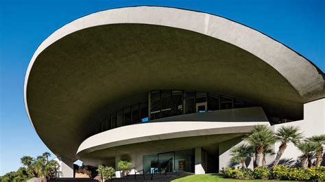 'Bob Hope House' in Palm Springs is nearly as iconic as its former owner