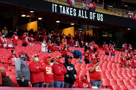 Kansas City Chiefs fans' booing at NFL opener proves controversial | WZTV