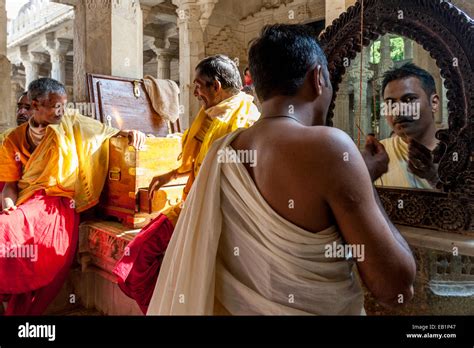 Jainism monk hi-res stock photography and images - Alamy