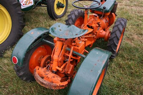 Pasquali Tractor – IMGPasqu002 | Vintage Horticultural and Garden Machinery Club