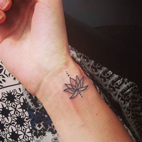 100+ Most Popular Lotus Tattoos Ideas for Women | Tatoeage ideeën, Kleine lotus tatoeage ...