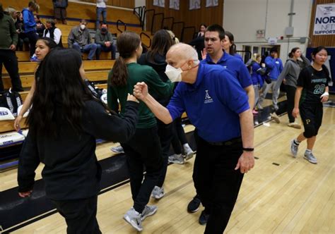 Acalanes assistant coach teaches basketball, life post-cancer diagnosis