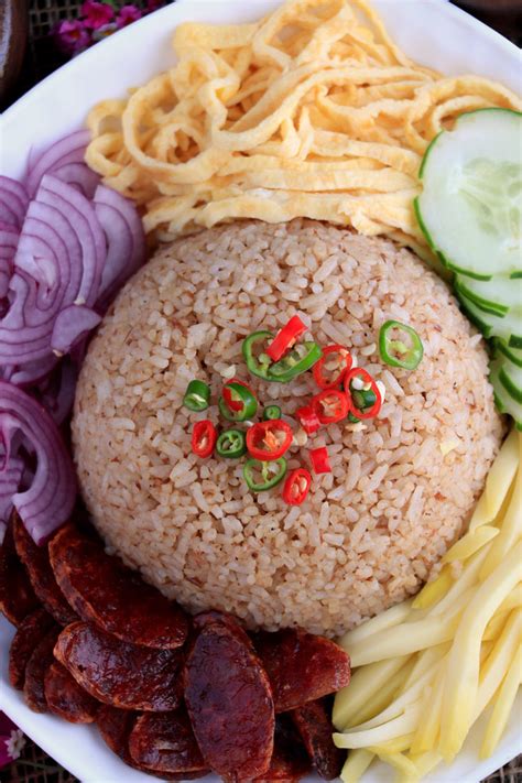 Simple Thai Fried Rice with Shrimp Paste (Khao Kluk Kapi) - Foxy Folksy