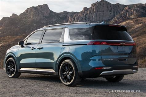 Kia Sedona 2022 trình làng, thêm logo và trang bị mới, giá tăng nhẹ