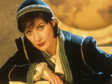 Best Enya Songs: 20 Classic Tracks From Ireland’s Queen Of Ambient Pop ...