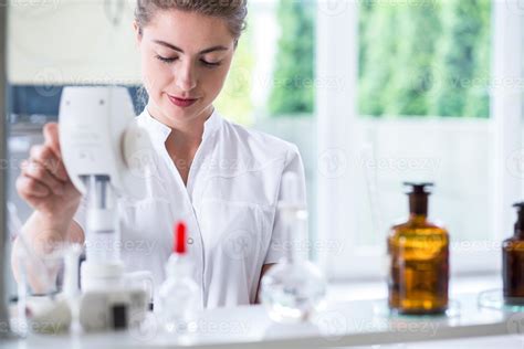 Lab technician doing chemistry experiment 943134 Stock Photo at Vecteezy