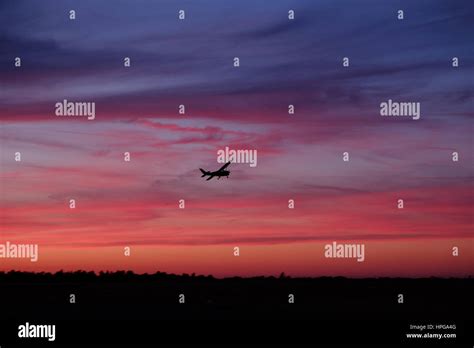 Night flight departure, Cessna 172 Stock Photo - Alamy