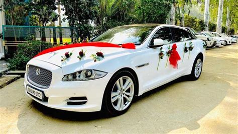 How to Decorate a Wedding Car Using These 5 Items