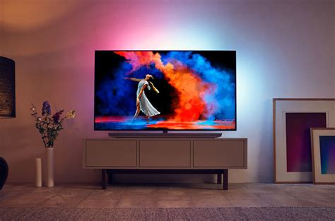 Philips estrenará nueva tele OLED de 65 pulgadas con Ambilight y base de sonido incorporada en 2018