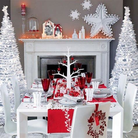 15 stimmungsvolle Weihnachtsdeko Ideen mit Girlanden | Elegant christmas decor, Christmas table ...