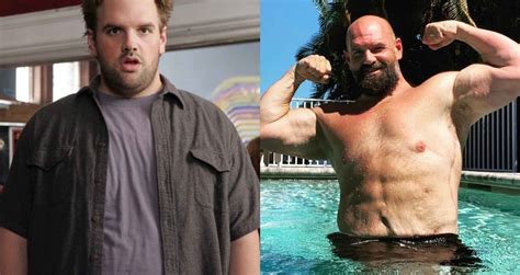 Ethan Suplee Shows Off Ripped Abs, Talks Excess Skin