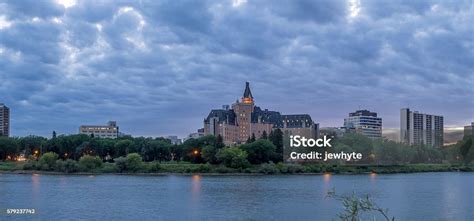 Saskatoon Skyline Stock Photo - Download Image Now - Bridge - Built Structure, Canada, Dusk - iStock