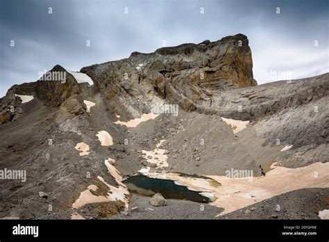 Cilindro de Marboré peak viewed from the route to Monte Perdido summit (Ordesa y Monte Perdido ...