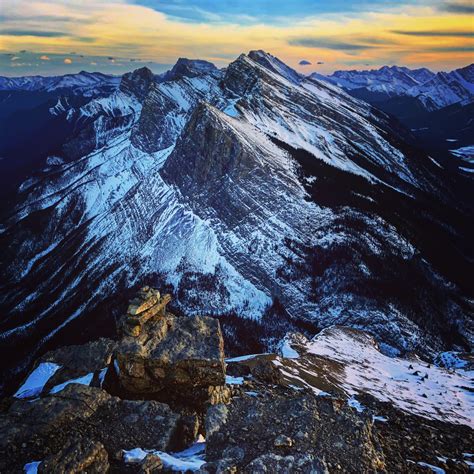 Sunset summit hike up Rundle Mountain in Canmore, AB 🌄 : r/hiking