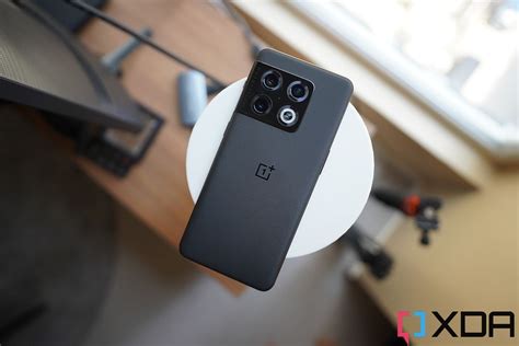 Does the OnePlus 10 Pro support wireless and reverse wireless charging?