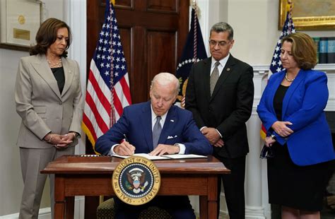 Biden signs executive order on abortion access amid pressure from Democrats - ABC News