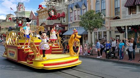 Disney Magic Kingdom - Main Street Parade - YouTube