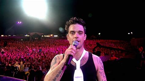 Robbie Williams: Live at Knebworth - Robbie Williams Image (3437295) - Fanpop