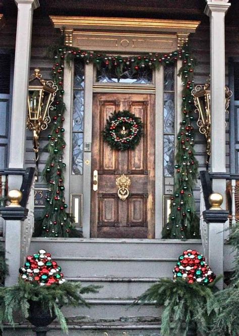 25 Amazing Christmas Front Porch Decorating Ideas - Instaloverz