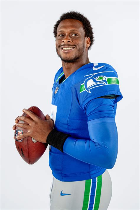 First Look: Seattle Seahawks reveal '90s-era throwback uniforms