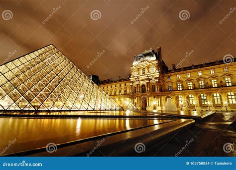 Louvre Museum and Pyramid Night View, Paris, France Editorial Stock ...