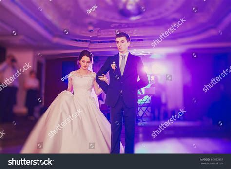 Romantic Couple Dancing On Their Wedding Stock Photo 310533857 | Shutterstock