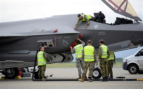 Norwegian F-35 maintainers service American jets in historic first-time visit > Edwards Air ...