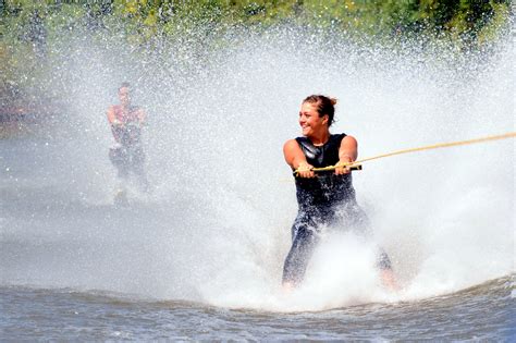 Barefoot Water Skiing | SkiSafe