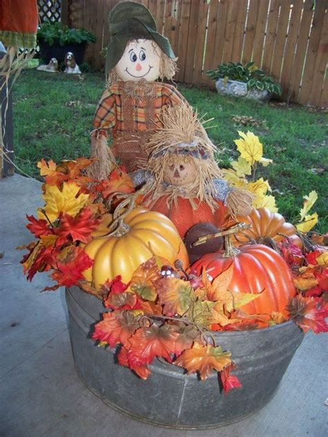 Impressive Outdoor Fall Decoration Ideas 19 | Fall yard decor, Fall outdoor decor, Fall ...