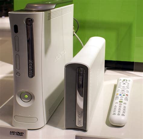 File:Xbox 360 at CEATEC 2006.jpg - Wikimedia Commons