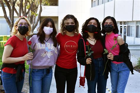 Campus Tijuana se llena de sonrisas durante actividades de San Valentín ...