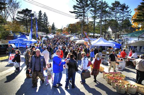 Crowds with no Clouds at the 25th Annual Cranberry Festival | Muskoka Blog