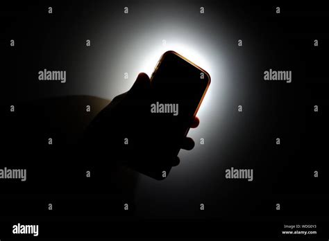 Person holding phone silhouette hi-res stock photography and images - Alamy