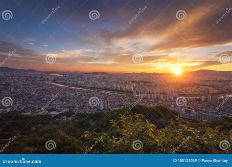 Downtown Seoul in Beautiful Sunset with Seoul Tower and Skyscra Stock ...