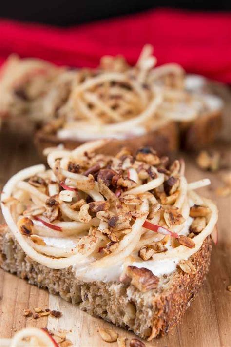 Vanilla Cinnamon Yogurt Toast With Apples & Skillet Granola (Vegan ...