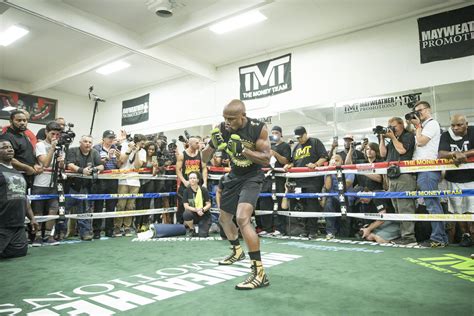 Floyd Mayweather media workout photos - MMA Fighting