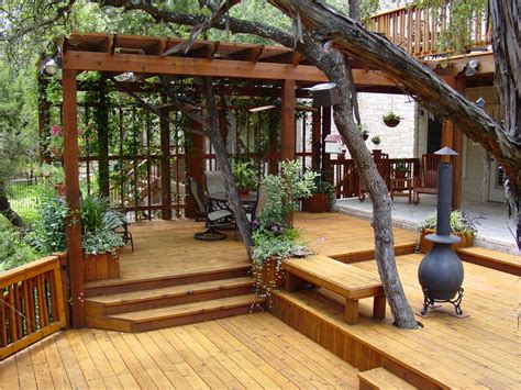 17 Fascinating Backyard Deck Designs That Will Catch Your Eye