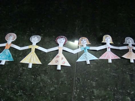 How To Make a Paper Doll Chain - Kids Crafts & Activities