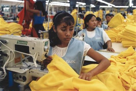 The Link Between Fast Fashion and Poverty - The Borgen Project