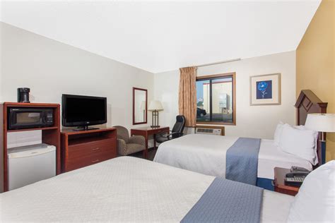 Days Inn by Wyndham Austin | Austin, MN Hotels